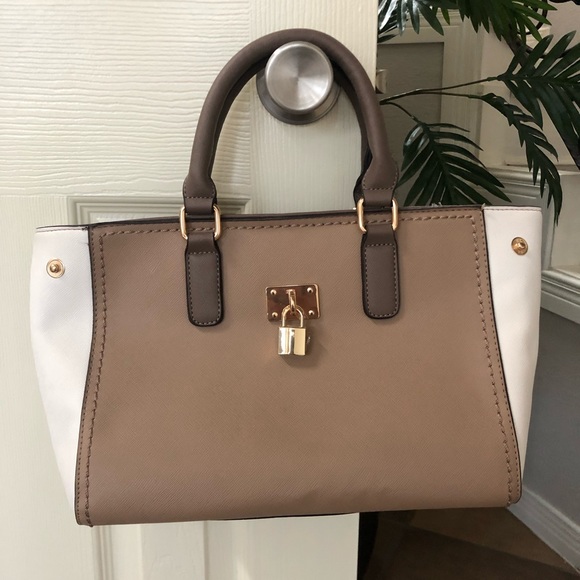 Call it Spring Purse - Picture 2 of 5